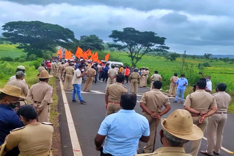 Shivasene protest in Chikkodi Kavalakatte village