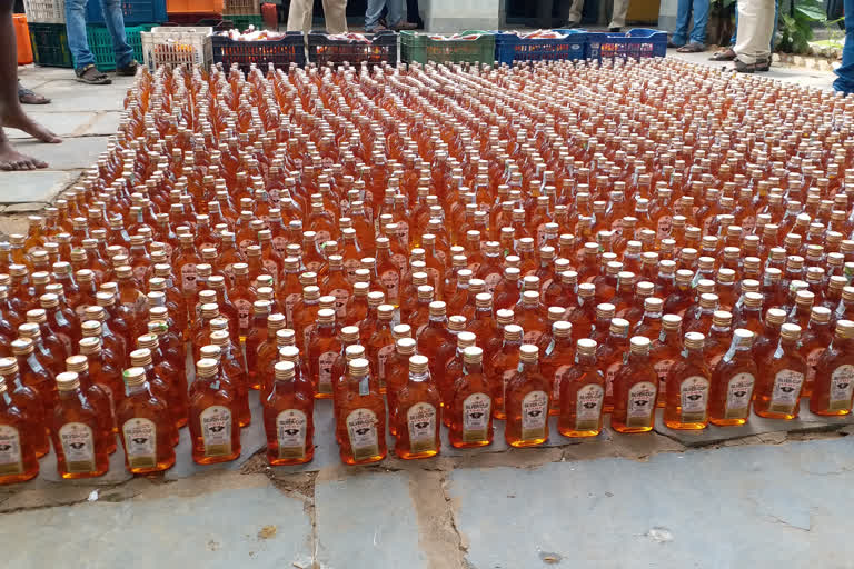 Heavy Karnataka liquor seize in Nellore