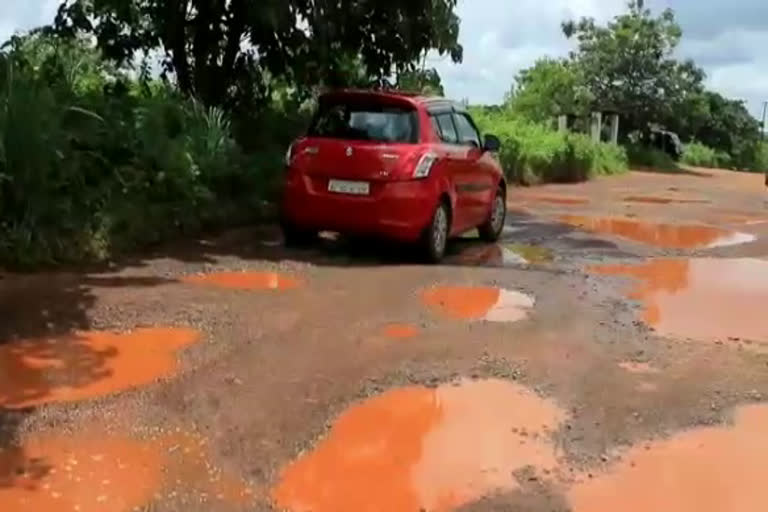 road issue in kannur  road issue  kannur news  കണ്ണൂര്‍ വാര്‍ത്തകള്‍  റോഡ് ടാറിങ്  കൂനം- കണ്ണാടിപ്പാറ