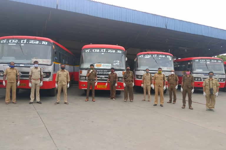 interstate Bus traffic start, interstate Bus traffic start news, DCM Laxman savadi talk about interstate Bus traffic start,  DCM Laxman savadi,  DCM Laxman savadi news, Transport minister, Transport minister news, ಬಸ್ ಸಂಚಾರ ಆರಂಭ, ಬಸ್ ಸಂಚಾರ ಆರಂಭದ ಬಗ್ಗೆ ಡಿಸಿಎಂ ಲಕ್ಷ್ಮಣ ಸವದಿ ಹೇಳಿಕೆ, ಡಿಸಿಎಂ ಲಕ್ಷ್ಮಣ ಸವದಿ, ಡಿಸಿಎಂ ಲಕ್ಷ್ಮಣ ಸವದಿ ಸುದ್ದಿ, ಸಾರಿಗೆ ಸಚಿವ, ಸಾರಿಗೆ ಸಚಿವ ಸುದ್ದಿ, ಬಸ್​ ಸಂಚಾರ ಆರಂಭ ಸುದ್ದಿ,