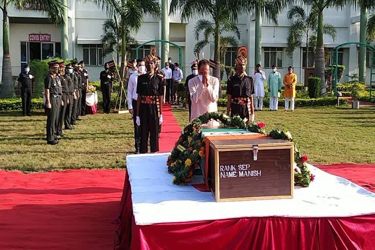 cm shivraj singhpay floral tribute