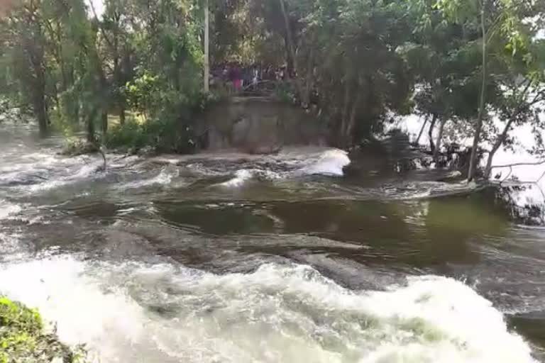 Dam broken due to Balan river in  40 to 50 feet in Begusarai