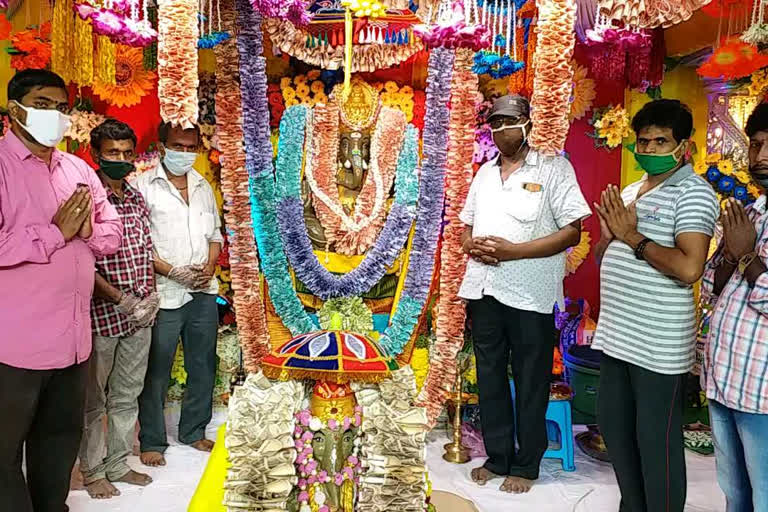 decoration-for-ganesha-with-10-lakh-currency-notes-in-guntur