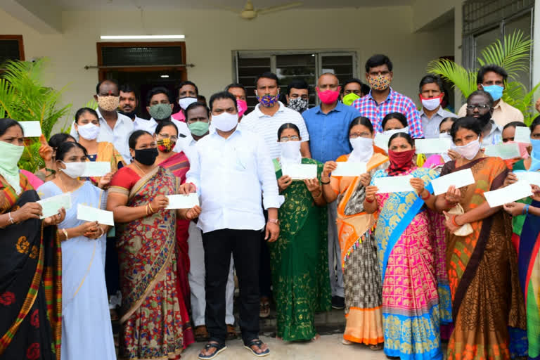 mla sunke ravishankar kalyanalaxmi cheques distribution in karimnagar district