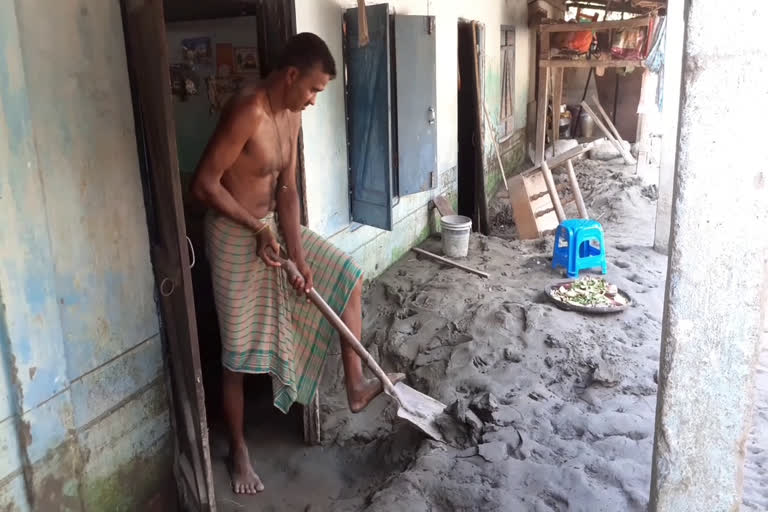 family spent the day in the shelter camp in Kamrup