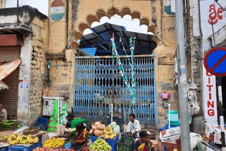 ಉಸ್ಮಾನಿಯಾ ಮಾರುಕಟ್ಟೆ ಪುನರ್ ಆರಂಭಿಸಿ