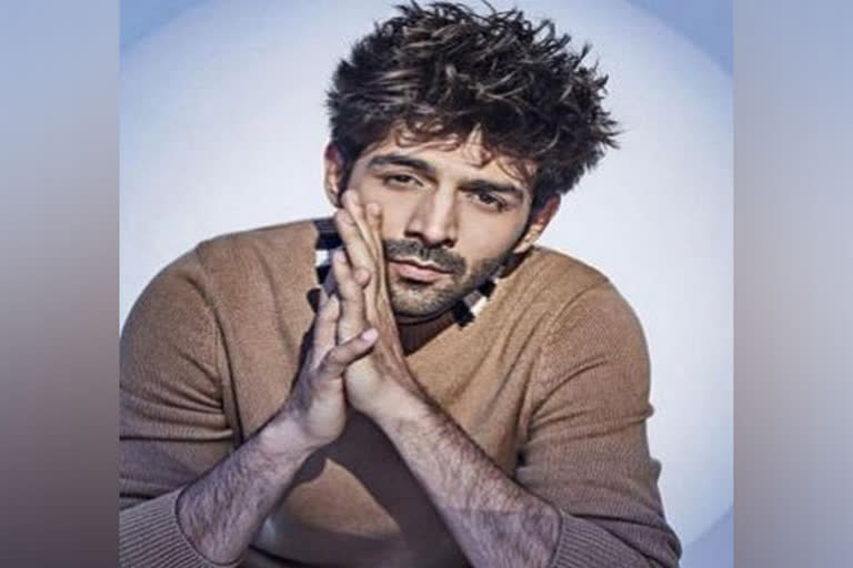 Kartik Aaryan takes on the viral 'Rasode Mein kaun tha?' video