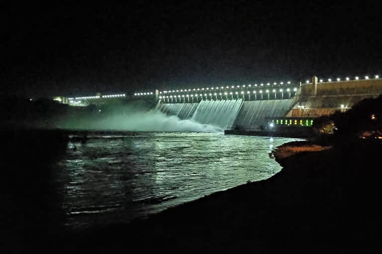 nagarjuna sagar 8 crest gates raised once again and thousand cusecs of water released