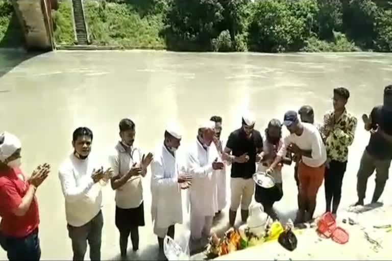 lord-ganeshas-statue-immersed-in-sharda-river