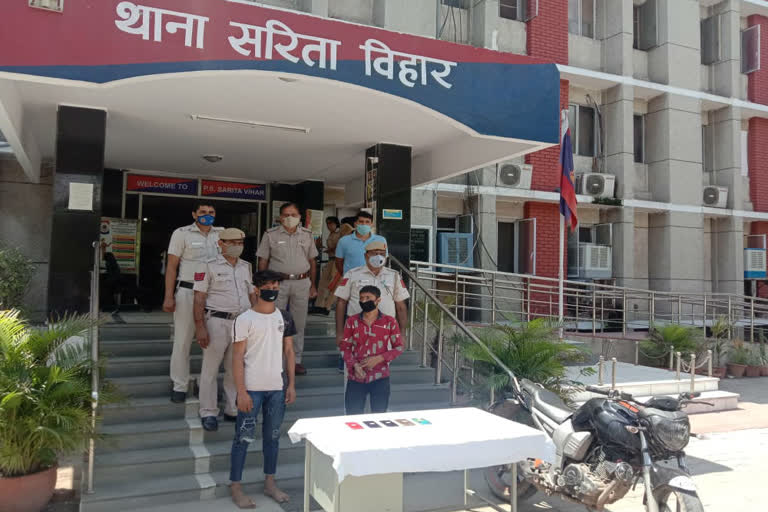 police arrested four accused including two minors in Sarita Vihar