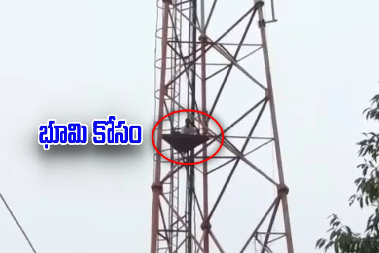 The farmer climbed the cell tower to do justice at inugurthy mahabubabad