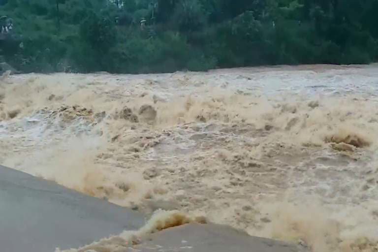 heavy rain in kandhamal, continuous rain in kandhamal, kandhamal latest news, flood like situation in kandhamal, କନ୍ଧମାଳରେ ଲଗାଣ ବର୍ଷା, କନ୍ଧମାଳରେ ବର୍ଷା, କନ୍ଧମାଳ ଲାଟେଷ୍ଟ ନ୍ୟୁଜ୍‌, କନ୍ଧମାଳରେ ବନ୍ୟା ପରିସ୍ଥିତି