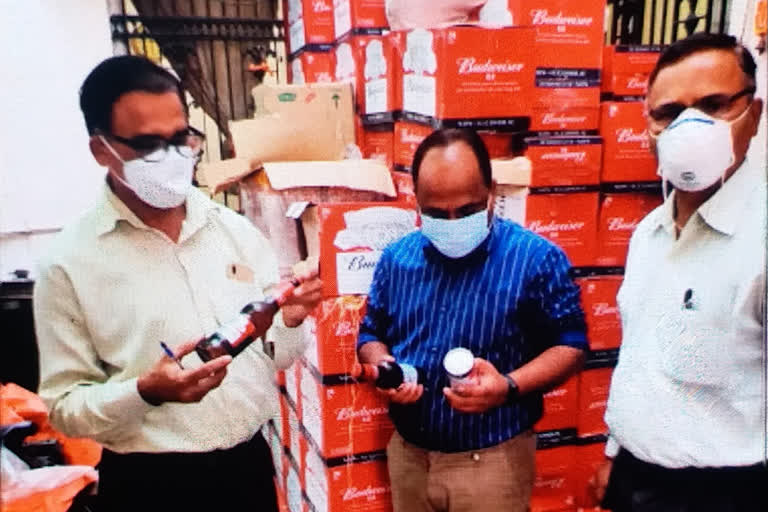 Food department and police caught 580 cases of expiry date Chinese drink