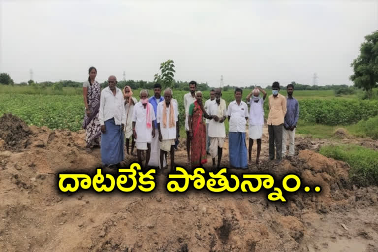 రైతుల పాలిట శాపంగా మారిన ఫీడర్‌ ఛానల్‌ కాలువ