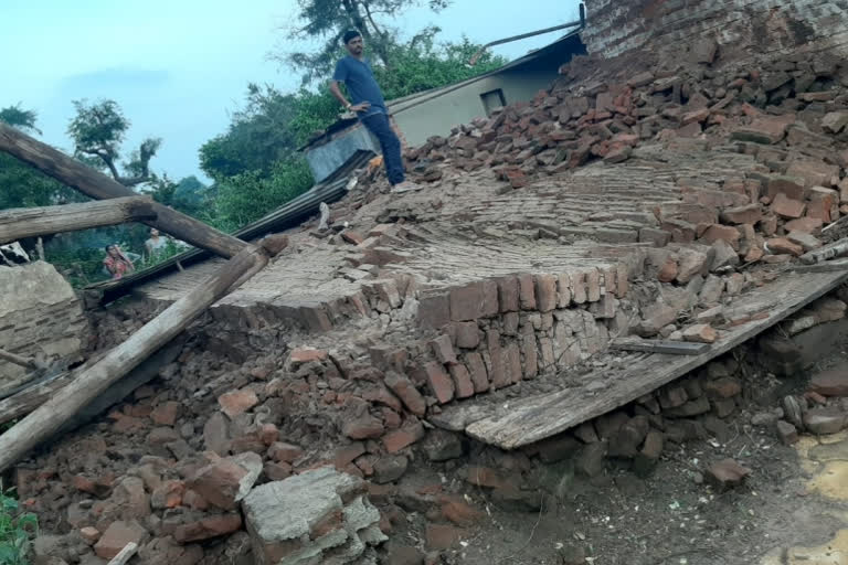 Two dead in Gujarat house collapse