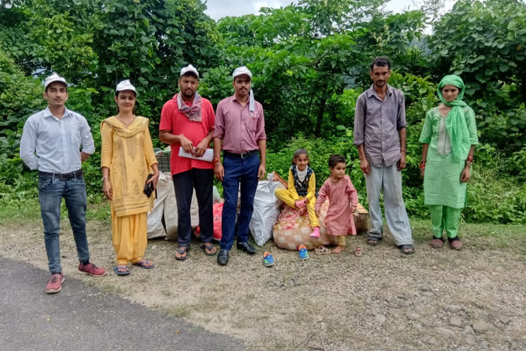 Family of Surender Kumar