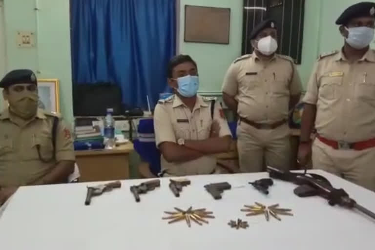 6 arrested with 72 bomb at khanakul