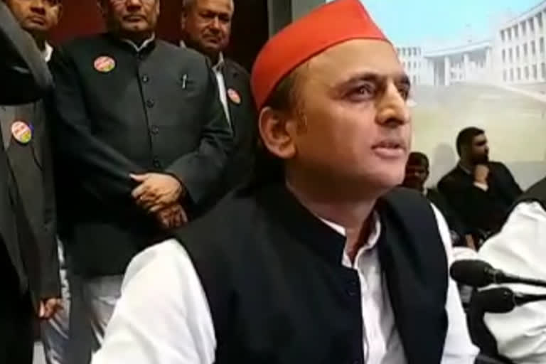 समाजवादी पार्टी के मुखिया अखिलेश यादव.