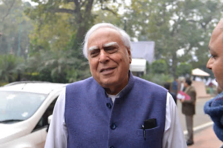 Jitin Prasada  Kapil Sibal  Congress  CWC  Jitin Prasada being targeted  കപിൽ സിബൽ  ജിതിൻ പ്രസാദ  ജിതിൻ പ്രസാദയെ കോൺഗ്രസിൽ നിന്ന് ഒഴിവാക്കാൻ ശ്രമം നടക്കുന്നതായി കപിൽ സിബൽ  കോൺഗ്രസ്