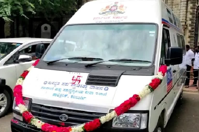 Minister Prabhu chawhan drives Sanjeevini veterinary ambulance