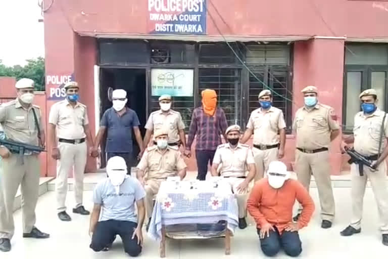 Dwarka South police busted gang demanding extortion in delhi