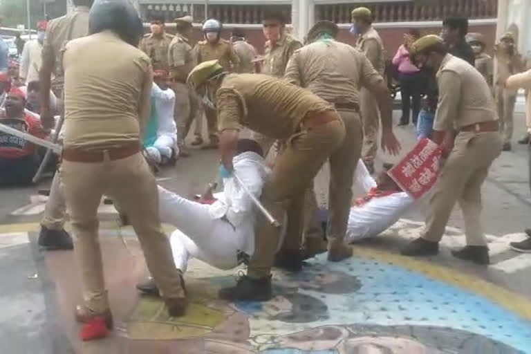 police lathi charge