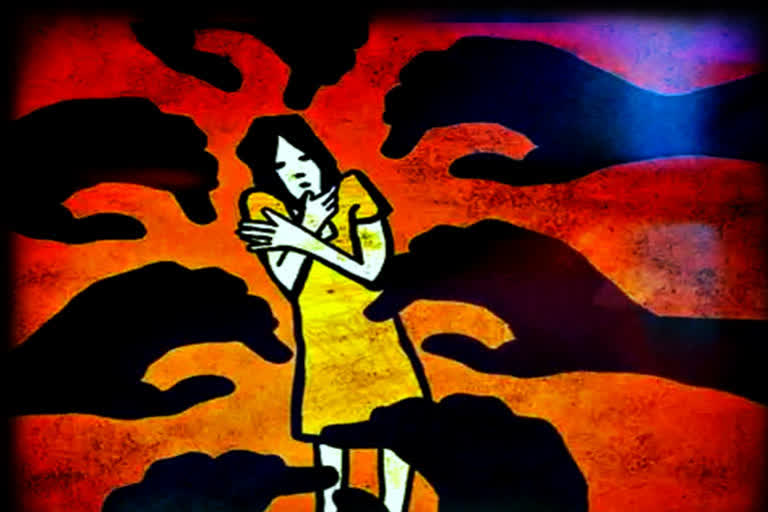 Gangrape on Minor girl, Gangrape on Minor girl in Hyderabad, Hyderabad girl gangrape, Hyderabad girl gangrape news, ಬಾಲಕಿ ಮೇಲೆ ಗ್ಯಾಂಗ್​ರೇಪ್, ಹೈದರಾಬಾದ್​ನಲ್ಲಿ ಬಾಲಕಿ ಮೇಲೆ ಗ್ಯಾಂಗ್​ರೇಪ್, ಹೈದರಾಬಾದ್​ ಬಾಲಕಿ ಗ್ಯಾಂಗ್​ರೇಪ್​, ಹೈದರಾಬಾದ್​ ಬಾಲಕಿ ಗ್ಯಾಂಗ್​ರೇಪ್​ ಸುದ್ದಿ,