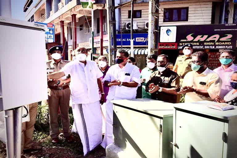 Traffic signal light clears  Solution to the traffic jam at Muthur  ട്രാഫിക് സിഗ്‌നല്‍ ലൈറ്റ്  മുത്തൂരിലെ ഗതാഗത കുരുക്കിന് പരിഹാരം