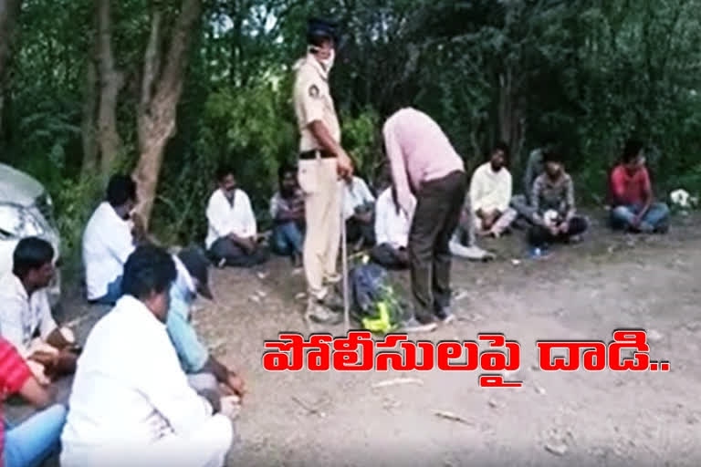 ఏపీ: మంత్రి జయరాం స్వగ్రామంలో పోలీసులపై దాడి