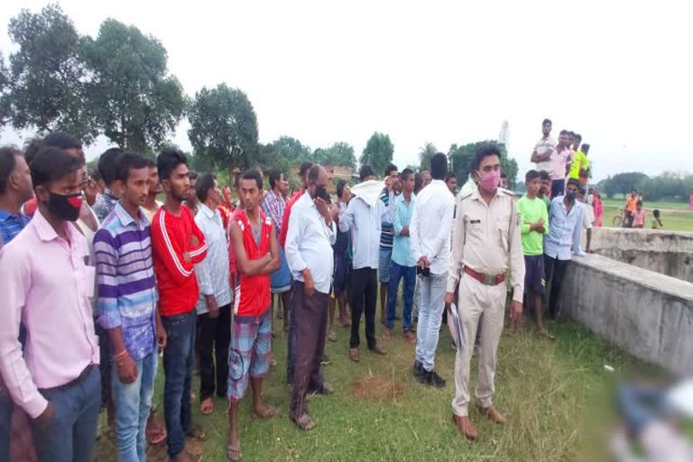 a-young-man-lost-life-by-jumping-in-a-well-in-giridih