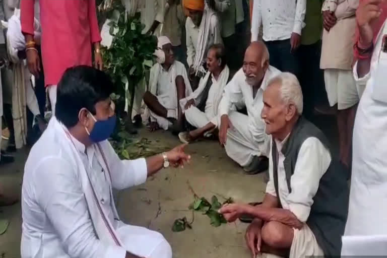 Protem speaker Rameshwar Sharma meets farmers