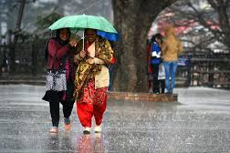 Signs of heavy rains in Chhattisgarh, Madhya Pradesh