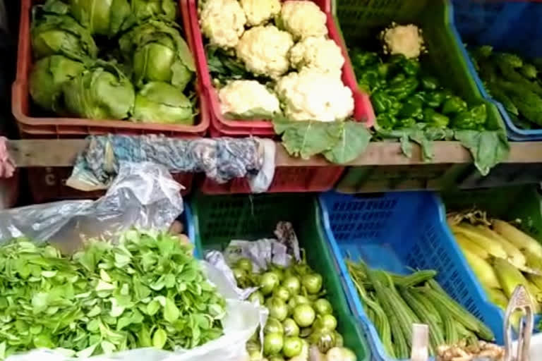 vegetables rate sangli  rain effect on vegetables rate  sangli latest news  सांगली भाजीपाला दर  भाजीपाला दरात वाढ  भाजीपाला दरावर पावसाचा परिणाम