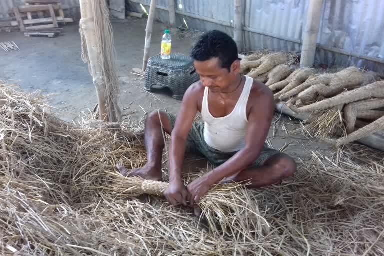 নাই মৃৎশিল্পীৰ ব্যস্ততা, ভক্তৰ আনন্দ উল্লাস