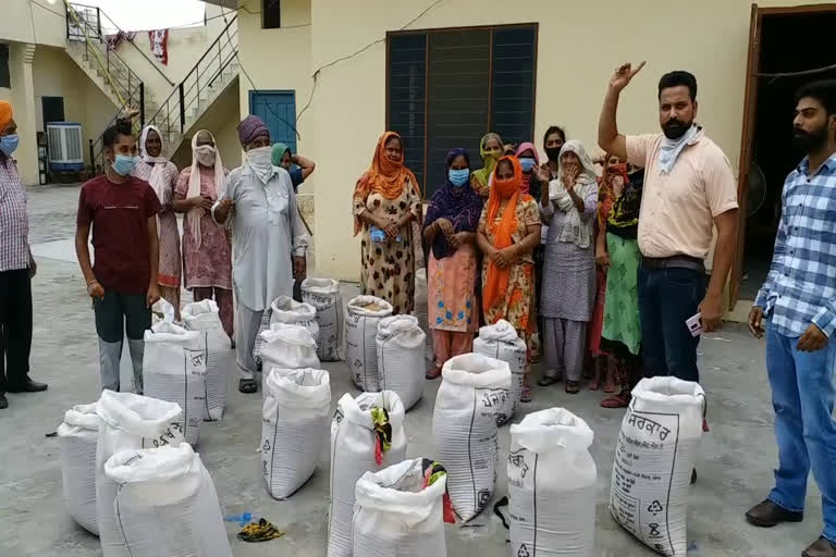 Poor quality wheat being distributed to the poor in the Corona epidemic