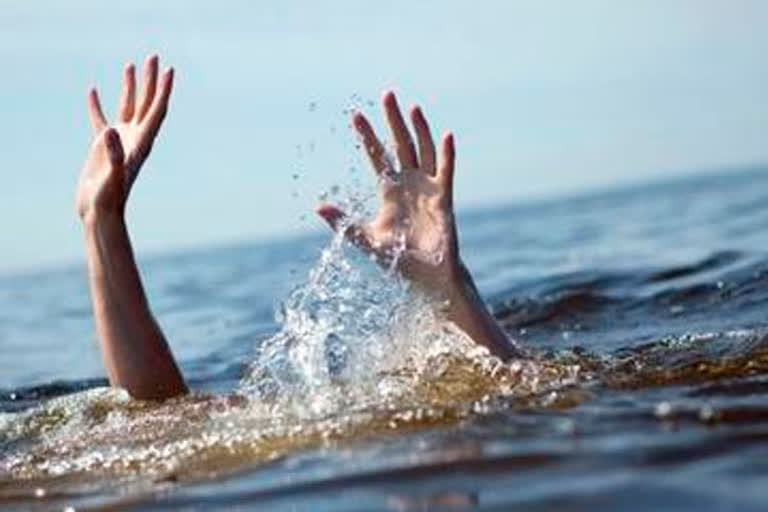 Man dies in Mysore, man drown in Mysore, Mysore man drown, Mysore man drown news, ಮಕ್ಕಳನ್ನು ರಕ್ಷಿಸಿ ನೀರುಪಾಲಾದ ತಂದೆ, ಮೈಸೂರಿನಲ್ಲಿ ವ್ಯಕ್ತಿ ನೀರುಪಾಲು, ಮೈಸೂರಿನಲ್ಲಿ ವ್ಯಕ್ತಿ ನೀರುಪಾಲು ಸುದ್ದಿ, ಮೈಸೂರು ನೀರುಪಾಲು ಸುದ್ದಿ,