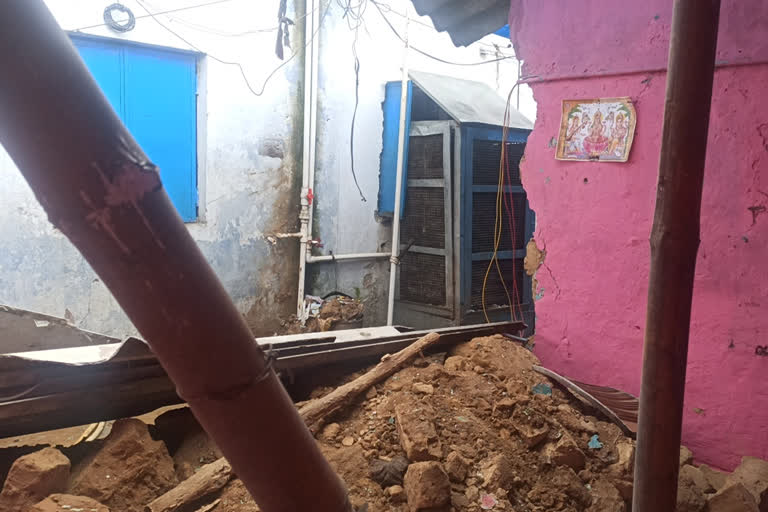 house collapsed in korba