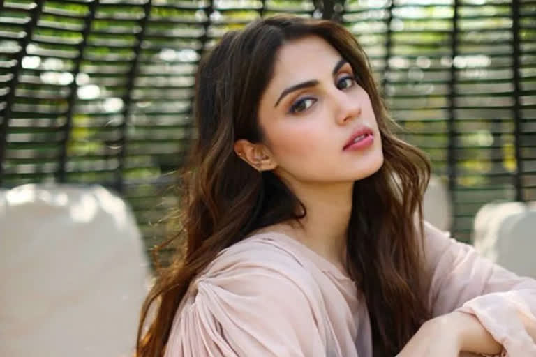 Rhea Chakraborty captured snapping at photojournalists