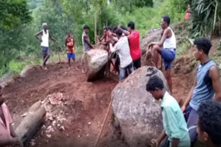 Andhra tribals build their own road