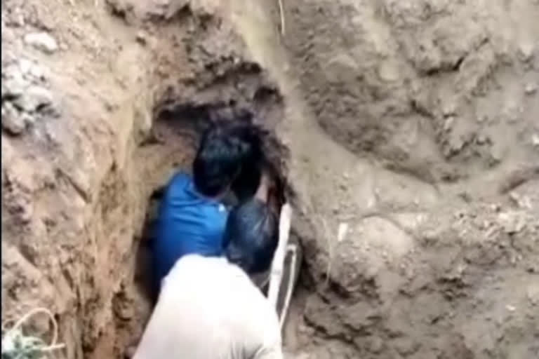 dead body of a youth found in a pit near shahabad national highway