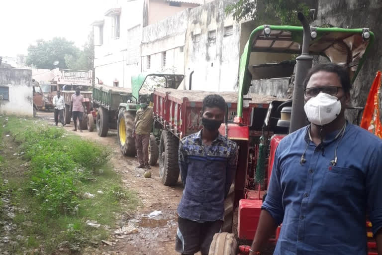 illegal sand tractors caught by saluru rural police in vijayangaram district