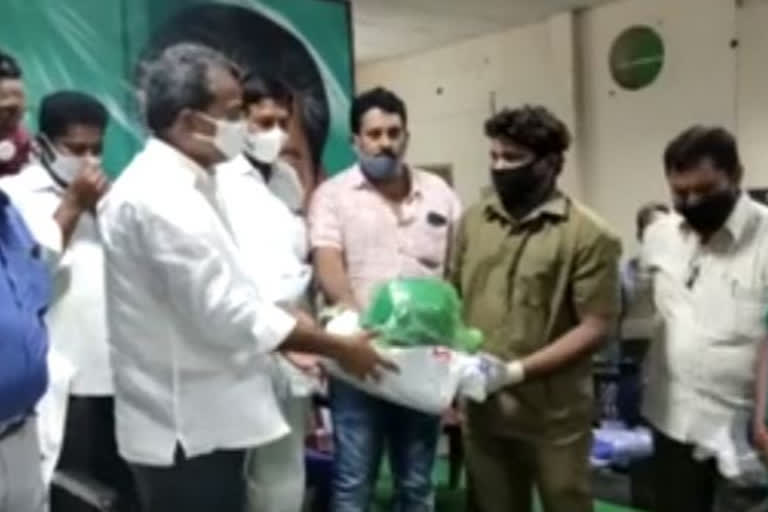 mla vasantha krishna prasad distribute mask and sanitizers to sanitization workers