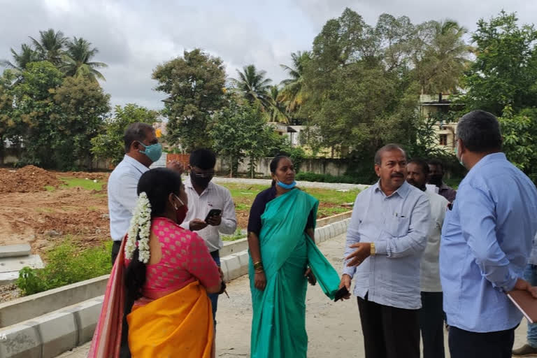 shimogha mayor visits to constructions place