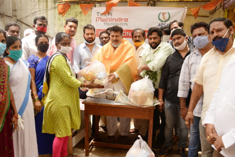 MLA Mutha Gopal distributes essentials to pregnant women Send