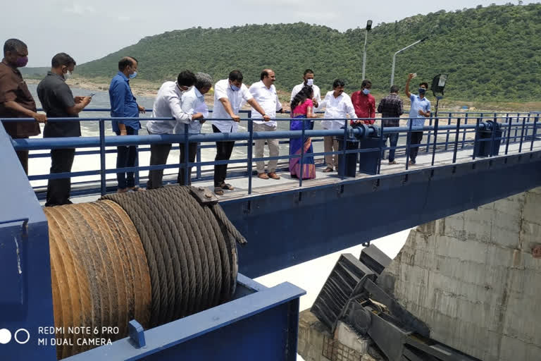 పులిచింతల ప్రాజెక్టును సందర్శించిన ఏపీ మంత్రులు