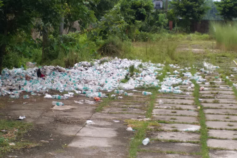 Unhygenic garbage drum at Dhemaji quarantine centre