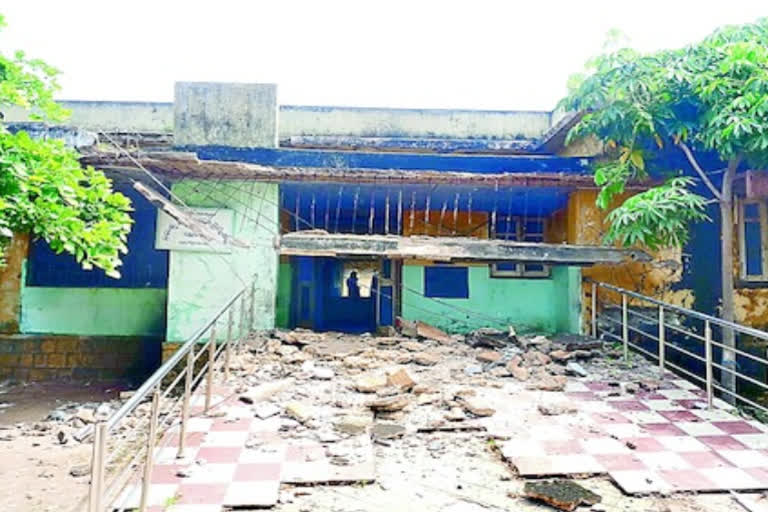 Dilapidated hospital building in Illandu