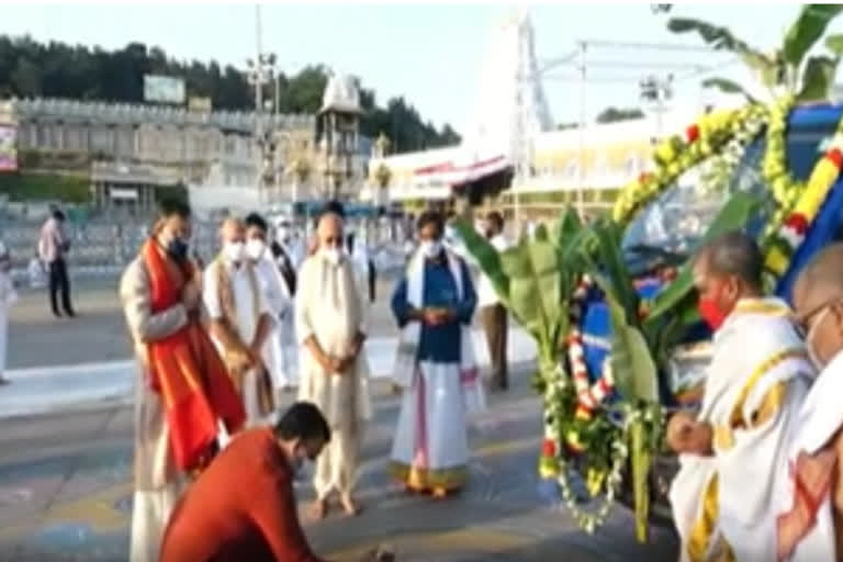 ashok-leyland-donated-the-first-vehicle-to-tirumala