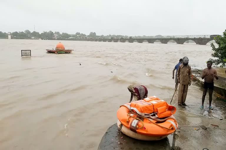 163 meters of Narmada water level at Barwah bridge khargon