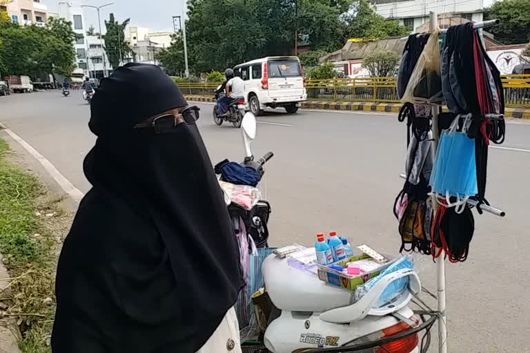 educated women sell mask on road side